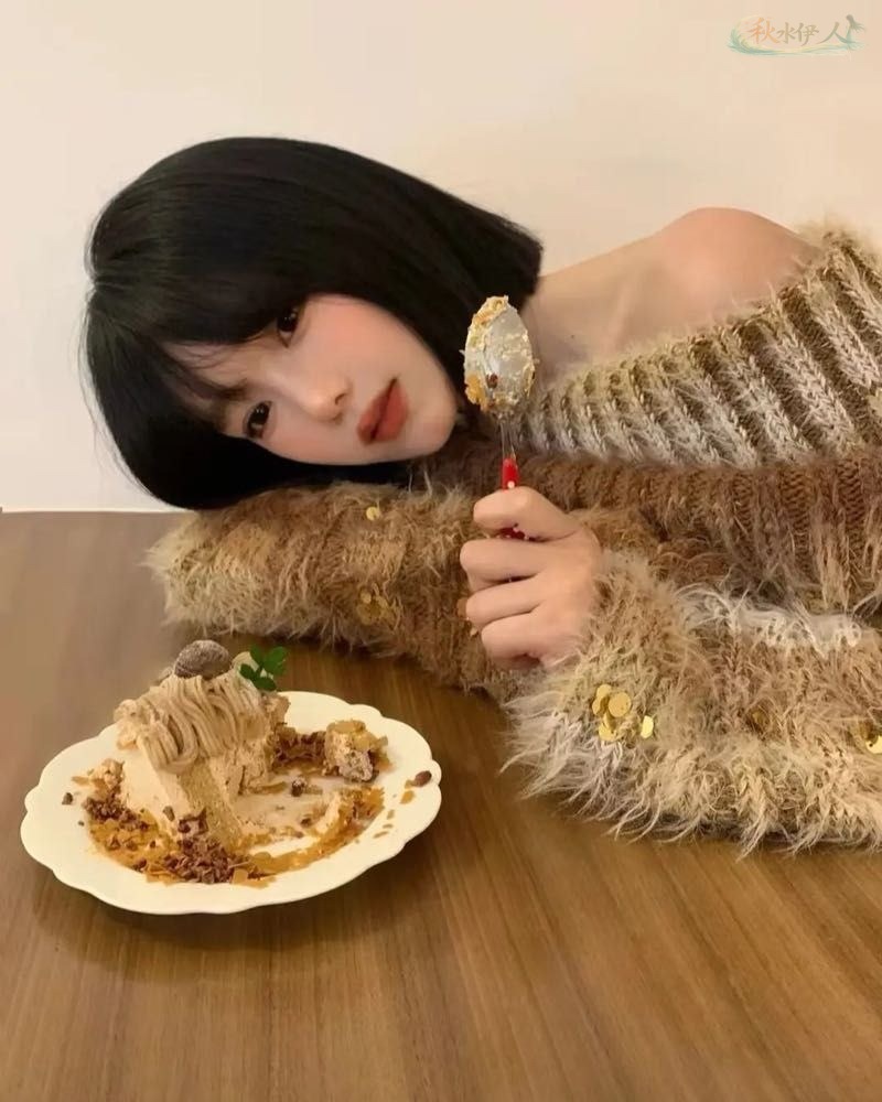 南京白净短发模特美图