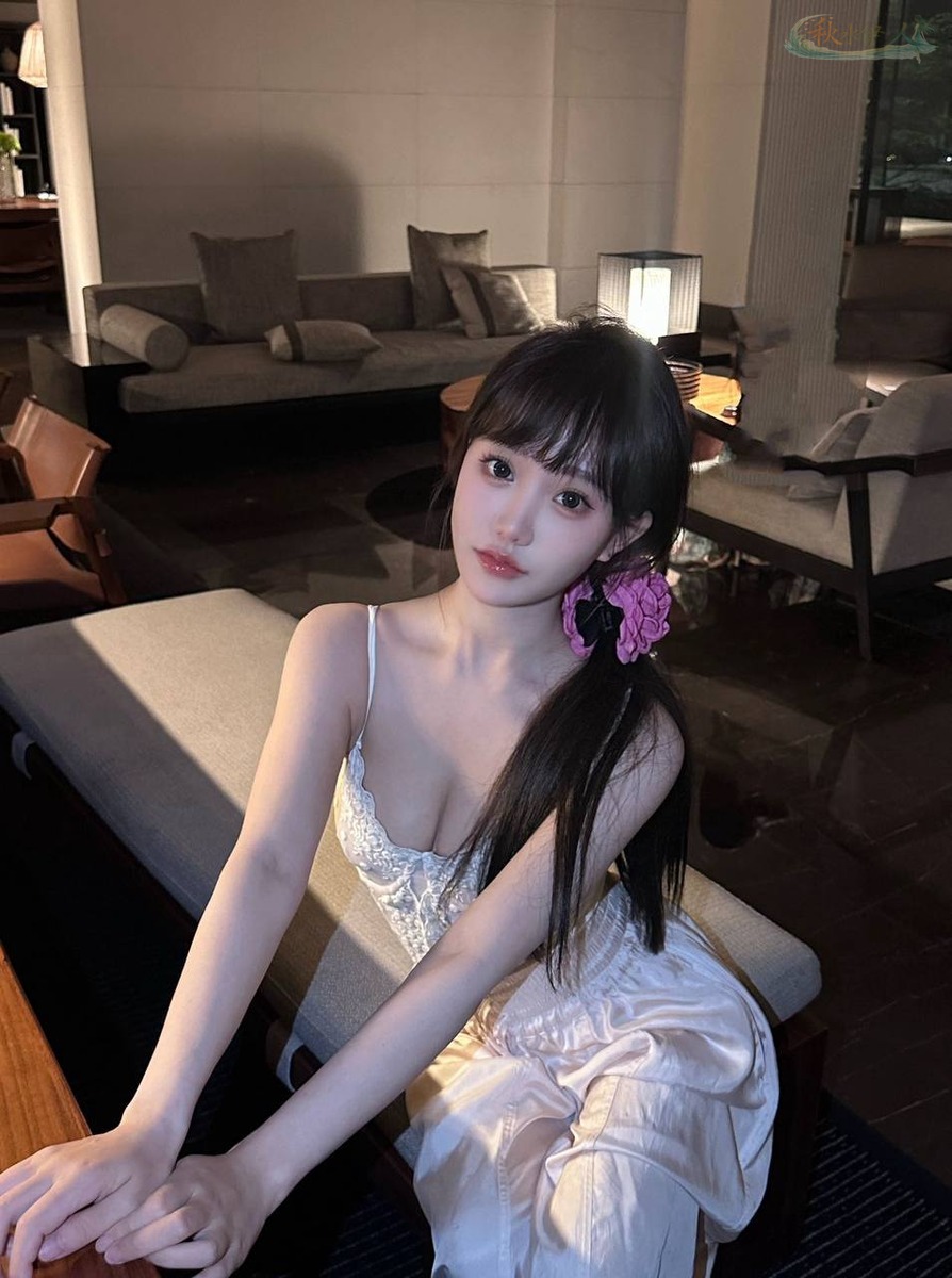 重庆年轻模特无纹身清纯形象