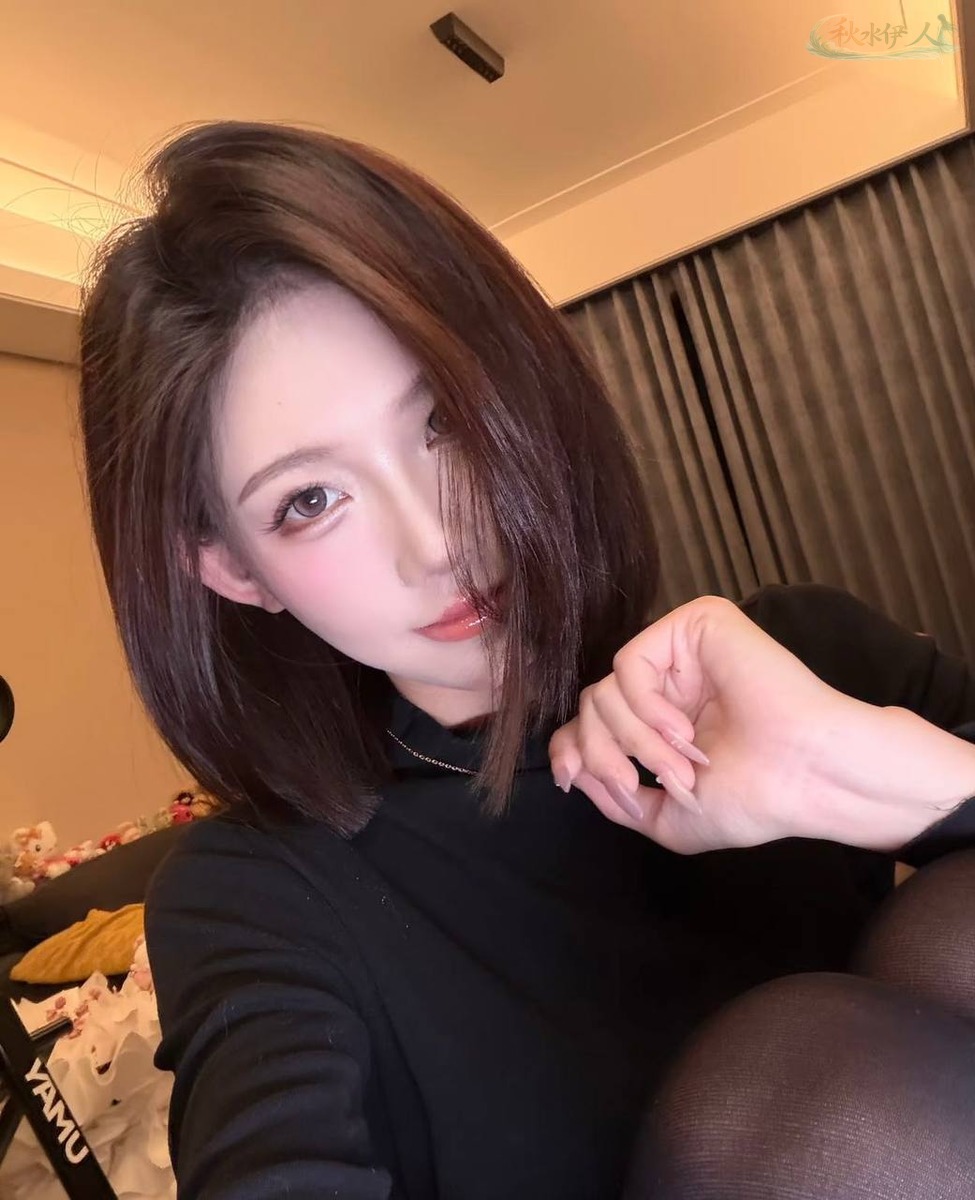 深圳清纯短发模特高清写真