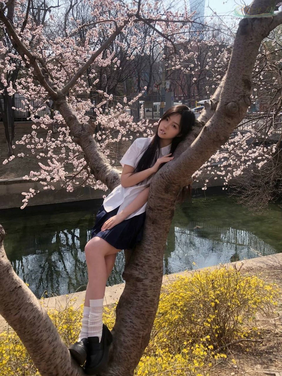 深圳校园风模特写真 白瘦精致少女