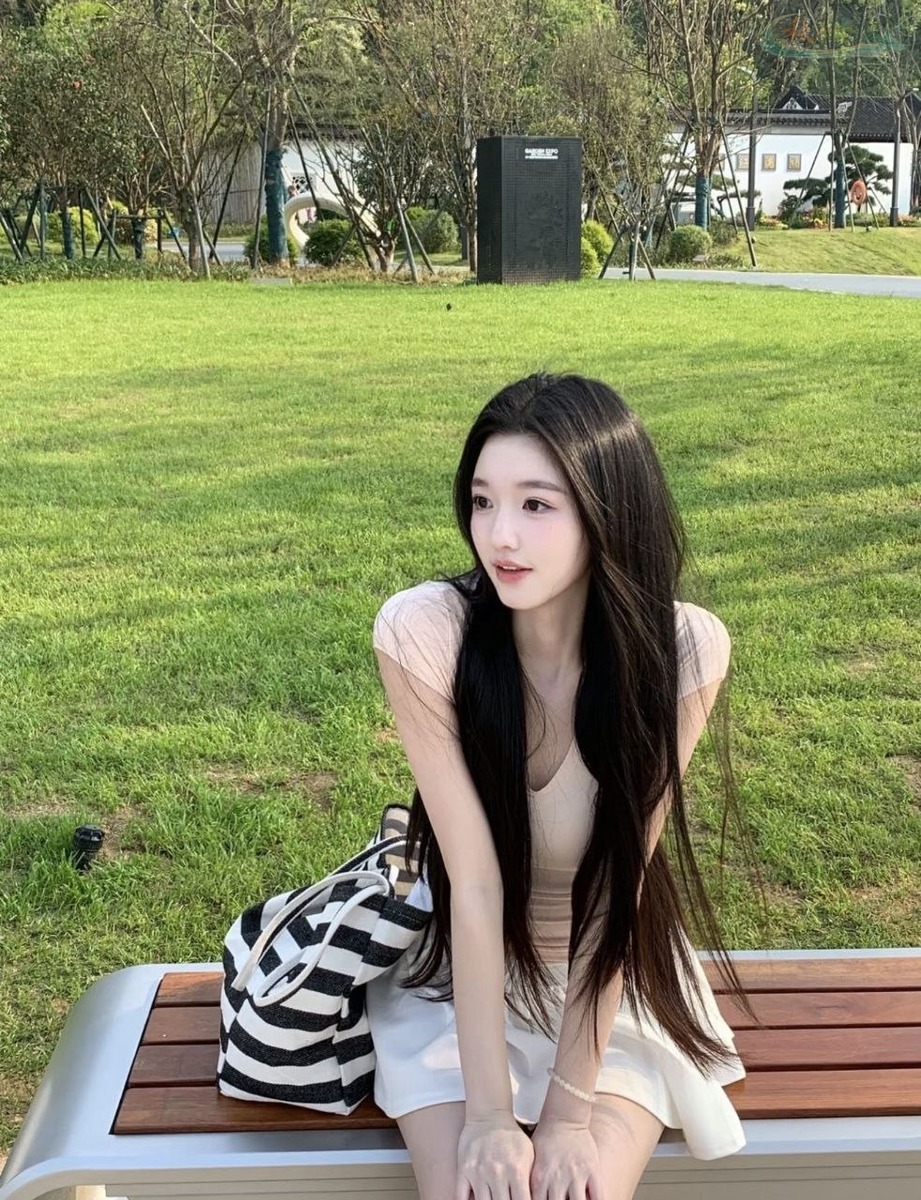 北京肤白苗条模特美图