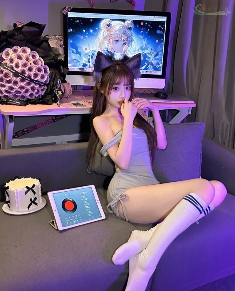 北京纯欲风童颜模特写真