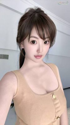 北京甜美模特白皙E杯写真1