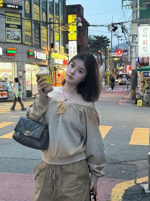 深圳短发模特钢琴八级气质女生正脸