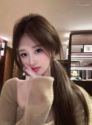 深圳气质模特高挑甜美写真