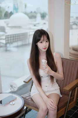深圳纯欲气质模特街拍写真