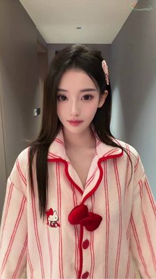 深圳漫画腿模特街拍少女风