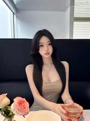 长沙气质模特皮肤白皙五官精致写真