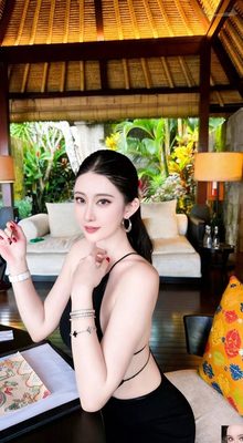 深圳纯欲模特白皙皮肤写真