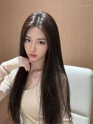 广州高级脸御姐模特街拍纯欲风格