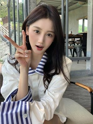 上海清纯气质模特笑容甜美写真