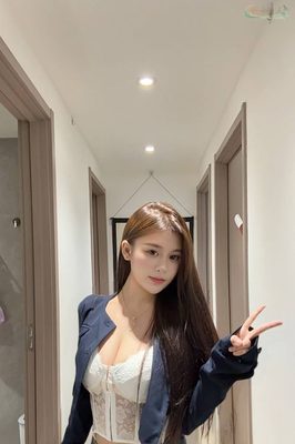 广州18岁甜美模特白皙肌肤街拍