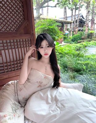 广州纯欲网红模特街拍写真