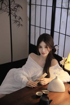 上海纯欲模特芊芊精致妆容写真