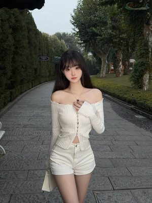 苏州气质白小纯模特校园风写真