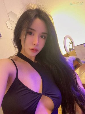 其他欧美健身模特街拍写真前凸后翘