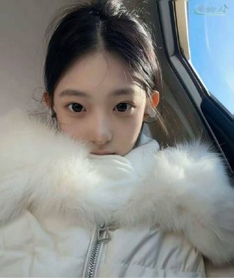 宁波清纯学生模特小蛮腰街拍写真