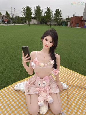 天津清纯童颜模特写真街拍