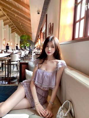 上海清纯模特长腿写真街拍