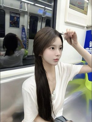 深圳冷白皮纯欲模特街拍