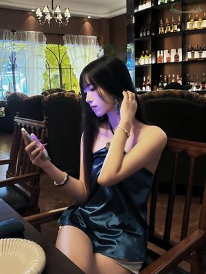广州纯欲模特长腿街拍写真
