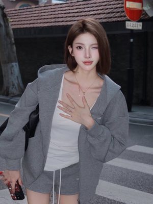 广州气质表演系模特雪白肌肤写真