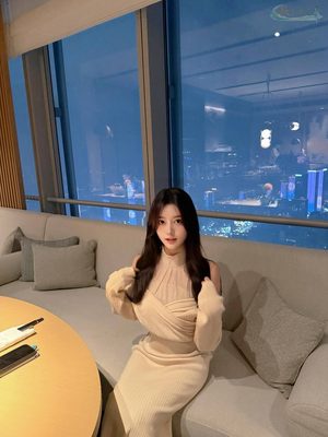 广州纯欲大胸模特168cm36D写真