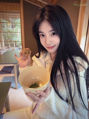 广州纯欲少女模特街拍写真