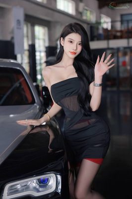 广州气质车模筷子腿雪白肌肤