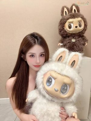 广州纯御平面模特马甲线街拍