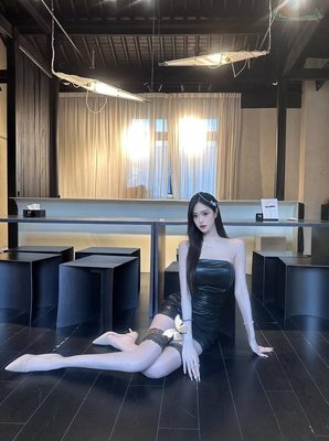 深圳冷白皮气质模特高清写真