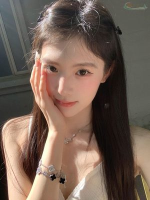 北京 | 土家族学生系少女，白嫩素颜像剥壳鸡蛋